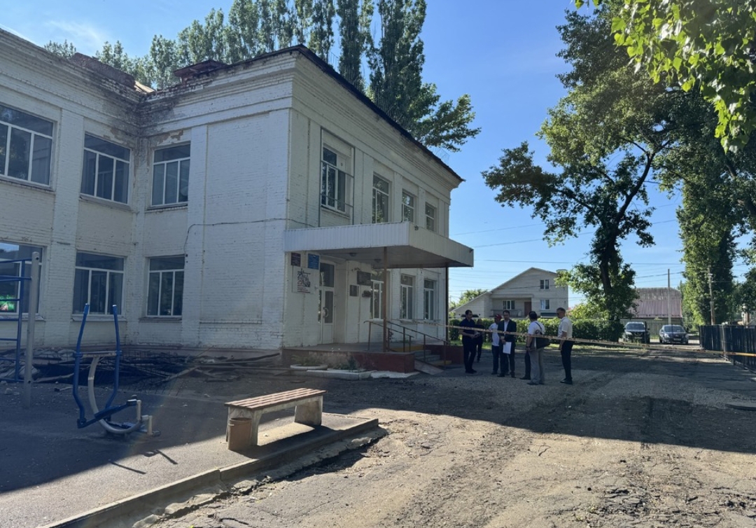 Меняют кровлю и окна: в старейшей гимназии Балашова идет капремонт Меняют кровлю и окна: в старейшей гимназии Балашова идет капремонт